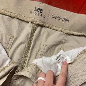 EUC! Lee Rider mid-rise short. Size 14 W.